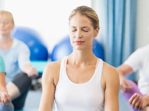 Zu sehen ist das Beitragsbild 1 zum Beitrag mit dem Thema: Yoga für Senioren