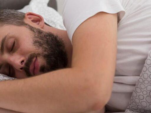 Zu sehen ist das Beitragsbild 1 zum Beitrag mit dem Thema: Die Bedeutung von Regelmäßigkeit für einen gesunden Schlaf